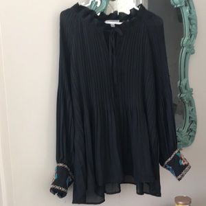 Absolutely gorgeous blouse with awesome sleeves